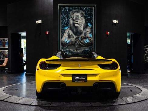 Used 2018 Ferrari 488 GTB RWD image 7