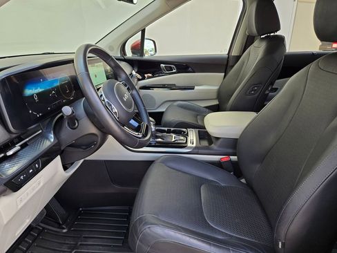 Used 2023 Kia Carnival SX Prestige FWD image 9
