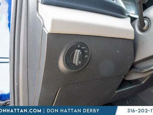 Used 2023 Volkswagen Taos SE AWD/4WD image 16