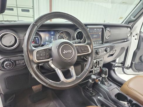 Used 2022 Jeep Gladiator Overland w/ Popular Equipment Package AWD/4WD image 18