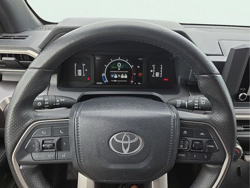 Used 2025 Toyota 4Runner SR5 AWD/4WD image 24