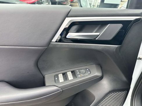 Used 2024 Mitsubishi Outlander 4WD Plug-In Hybrid image 19