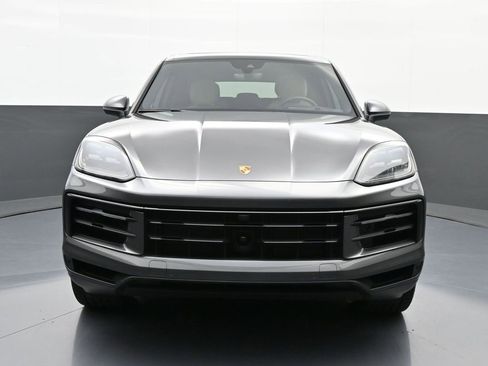 Used 2025 Porsche Cayenne image 2