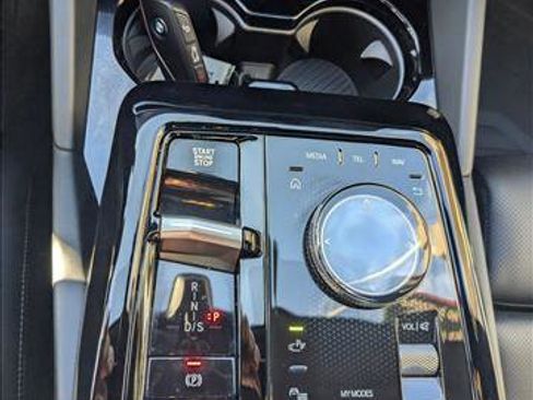 Used 2025 BMW 530i xDrive w/ Premium Package image 16