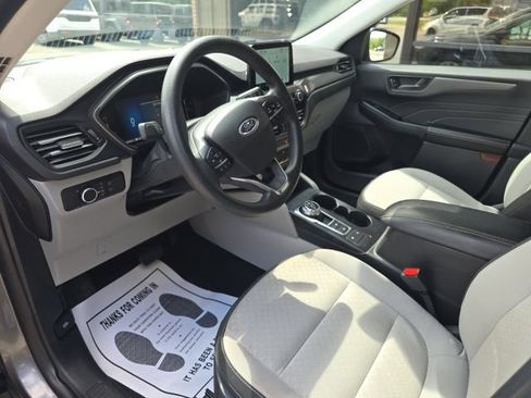Used 2025 Ford Escape Active AWD/4WD image 17