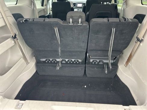 Used 2023 Chrysler Voyager LX FWD image 11