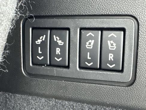 Used 2020 Cadillac XT6 FWD image 12