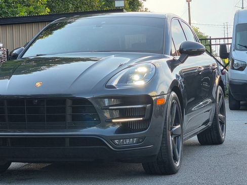 Used 2018 Porsche Macan Turbo AWD/4WD image 3
