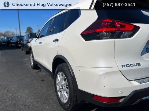 Used 2019 Nissan Rogue SV image 8