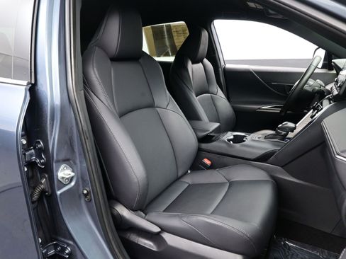 Used 2022 Toyota Venza XLE image 14