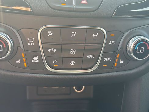 Used 2023 Chevrolet Equinox RS AWD/4WD image 28