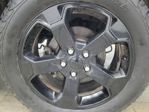 Used 2019 Jeep Grand Cherokee Laredo image 31