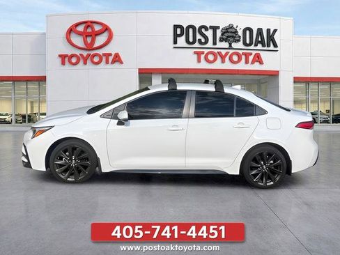 Used 2024 Toyota Corolla SE FWD image 3
