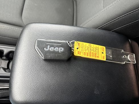 Used 2021 Jeep Gladiator Sport w/ Trailer Tow Package AWD/4WD image 37