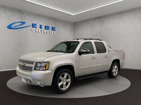Used 2013 Chevrolet Avalanche LTZ image 8