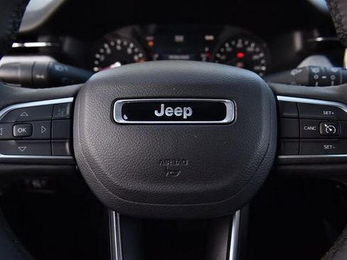 Used 2025 Jeep Compass Latitude image 20