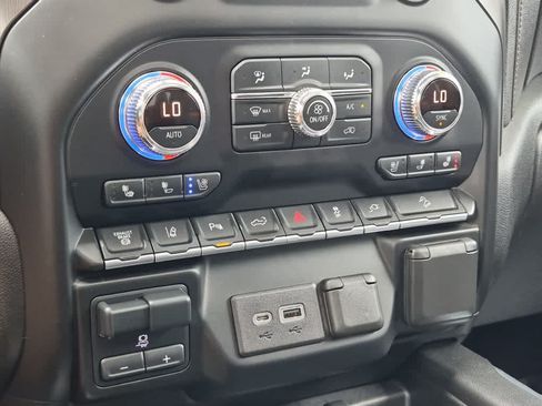 Used 2020 GMC Sierra 2500 AT4 w/ AT4 Premium Package AWD/4WD image 16