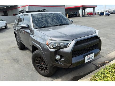 Used 2018 Toyota 4Runner SR5 Premium AWD/4WD image 2