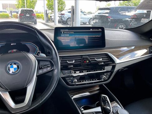 Used 2023 BMW 530e w/ Convenience Package RWD image 9