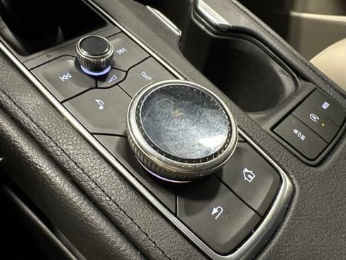 Used 2019 Cadillac XT4 Luxury w/ Cold Weather Package FWD image 23