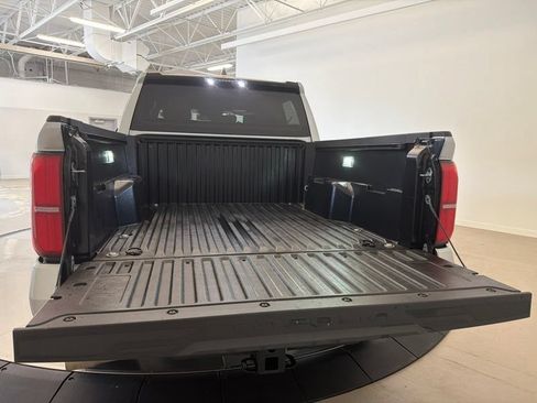 Certified 2025 Toyota Tacoma SR5 AWD/4WD image 9