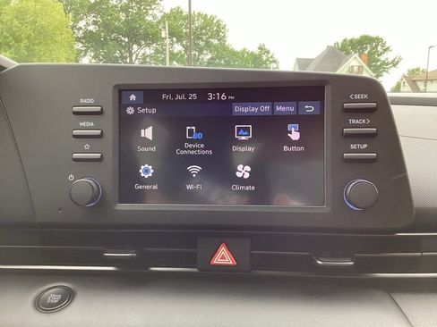 New 2025 Hyundai Elantra Sport FWD image 30