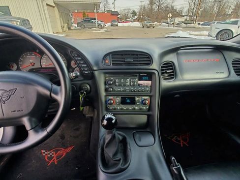 Used 2004 Chevrolet Corvette Coupe w/ Preferred Equipment Group image 20