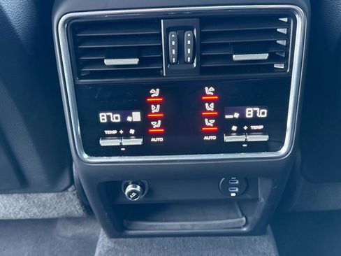 Used 2023 Porsche Cayenne Coupe image 15