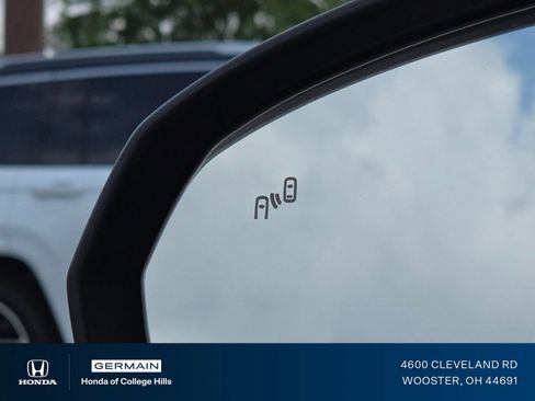 Used 2024 Volkswagen Taos SE FWD image 8