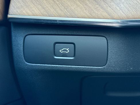 Used 2025 Volvo XC90 B6 Ultra image 38