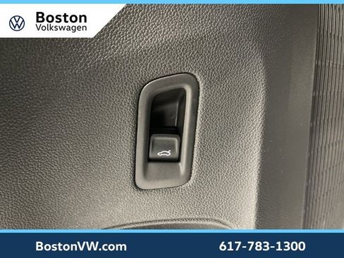 Used 2025 Volkswagen Atlas Cross Sport SEL R-Line image 30