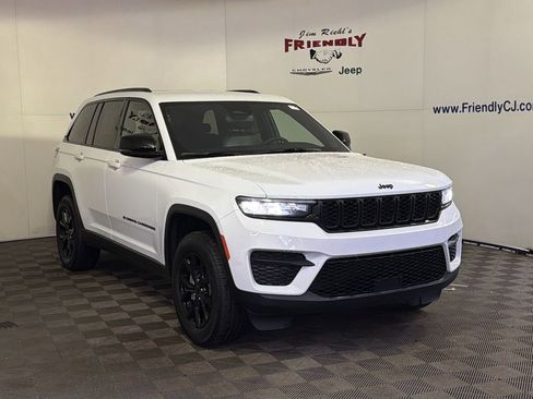 Used 2024 Jeep Grand Cherokee Altitude AWD/4WD image 2