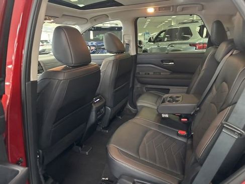 Used 2025 Nissan Pathfinder Platinum w/ Cargo Package FWD image 18