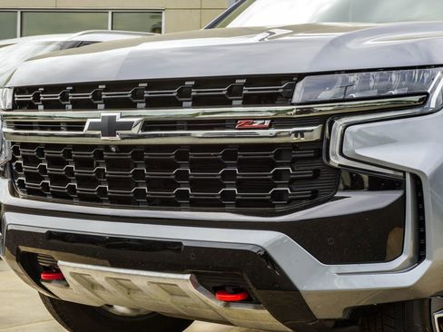 Used 2022 Chevrolet Tahoe Z71 w/ Luxury Package AWD/4WD image 2
