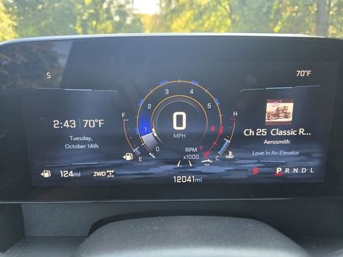 Used 2025 Chevrolet Traverse LT image 24