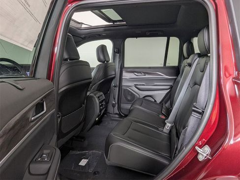 New 2025 Jeep Grand Cherokee Limited w/ Luxury Tech Group II image 27