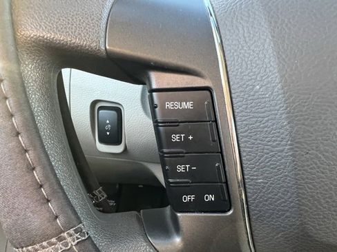 Used 2011 Ford Taurus SE image 20