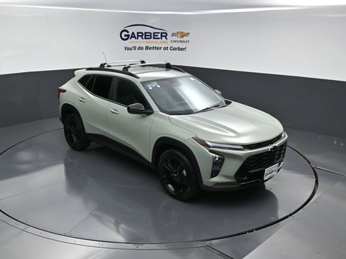 Certified 2025 Chevrolet Trax ACTIV w/ Driver Confidence Package FWD image 1