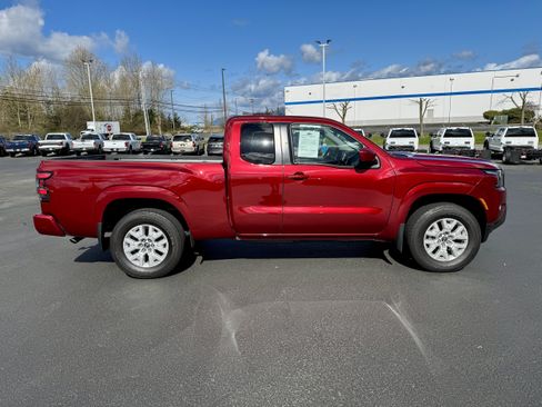 Used 2022 Nissan Frontier SV AWD/4WD image 3