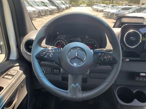 Used 2025 Mercedes-Benz Sprinter 2500 image 14