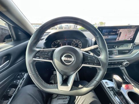 Used 2023 Nissan Altima 2.5 SR w/ SR Premium Package FWD image 14