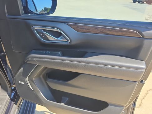 Used 2022 Chevrolet Tahoe Premier w/ Premium Package 2 RWD image 15