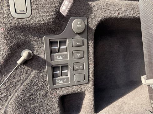 Used 2017 Land Rover Discovery HSE image 19