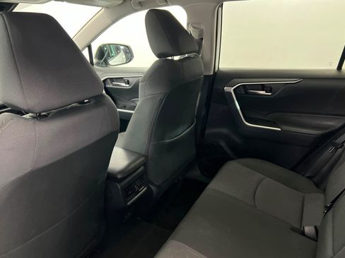 Used 2025 Toyota RAV4 XLE AWD/4WD image 19