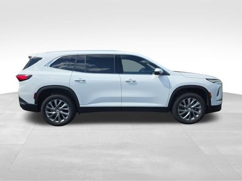 Used 2025 Buick Enclave Preferred AWD/4WD image 6