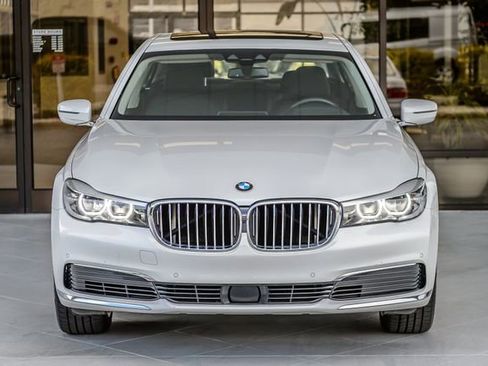 Used 2019 BMW 740i xDrive w/ Executive Package image 5