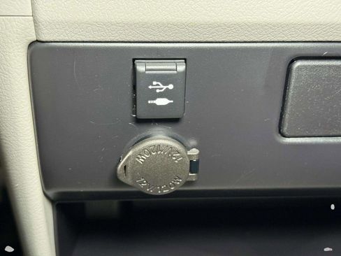 Used 2020 Toyota Sienna L image 10