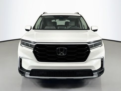 Certified 2024 Honda Pilot Touring image 2