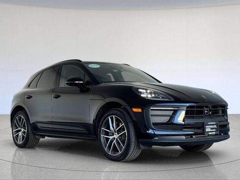 Certified 2026 Porsche Macan AWD/4WD image 10