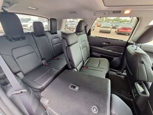 New 2026 Nissan Pathfinder Platinum AWD/4WD image 27